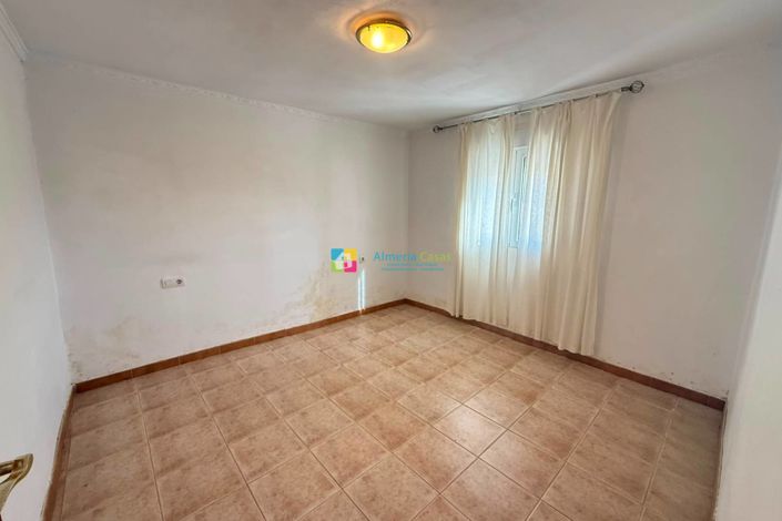 Image No.6-5 Bed Townhouse for sale