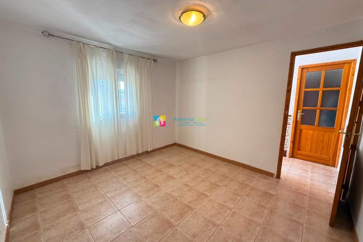 Image No.7-5 Bed Townhouse for sale