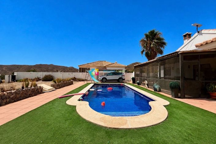 Image No.2-5 Bed Villa for sale
