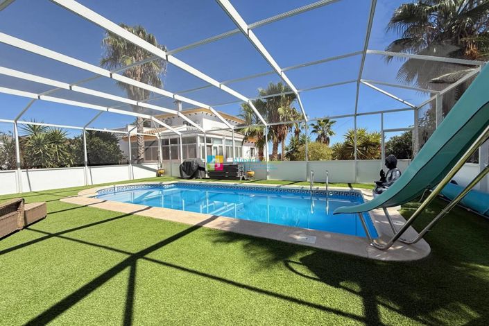 Image No.2-5 Bed Villa for sale