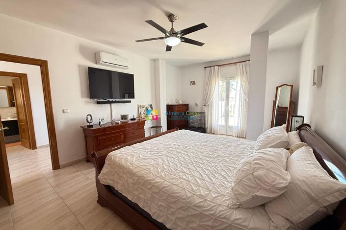 Image No.34-5 Bed Villa for sale