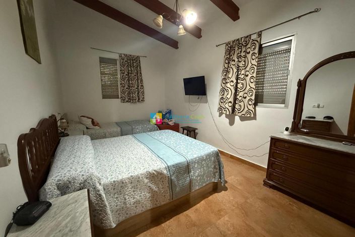 Image No.19-2 Bed Country House for sale