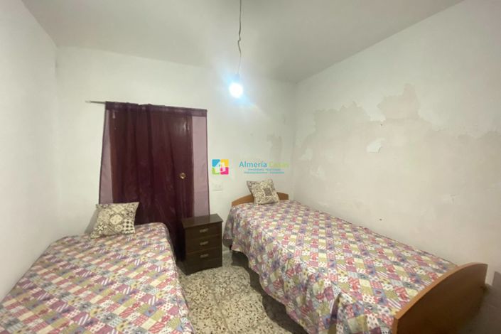 Image No.6-4 Bed Townhouse for sale