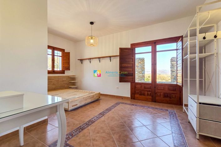 Image No.25-4 Bed Country House for sale