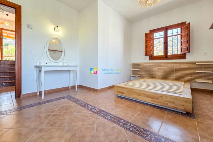 Image No.26-4 Bed Country House for sale