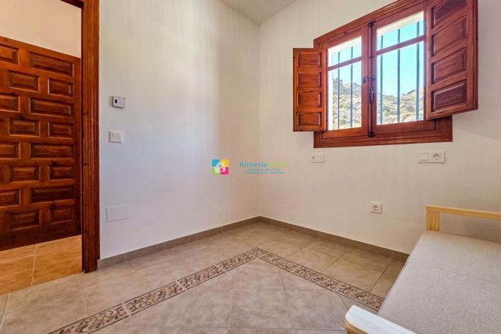 Image No.29-4 Bed Country House for sale