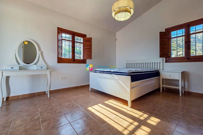 Image No.37-4 Bed Country House for sale