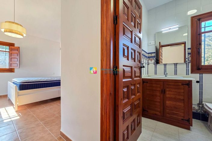 Image No.39-4 Bed Country House for sale