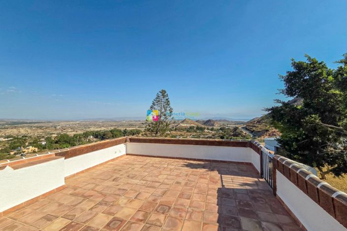 Image No.42-4 Bed Country House for sale