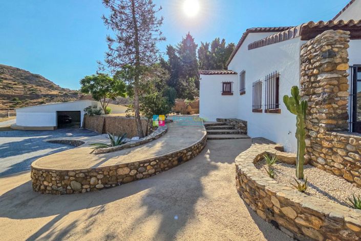 Image No.45-4 Bed Country House for sale