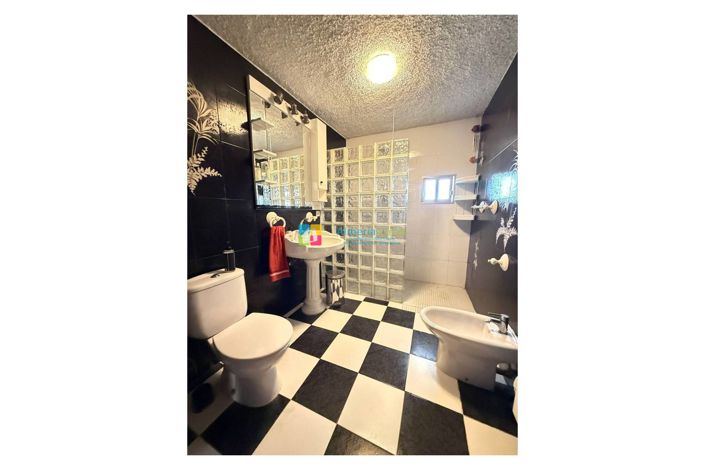 Image No.17-5 Bed Country House for sale