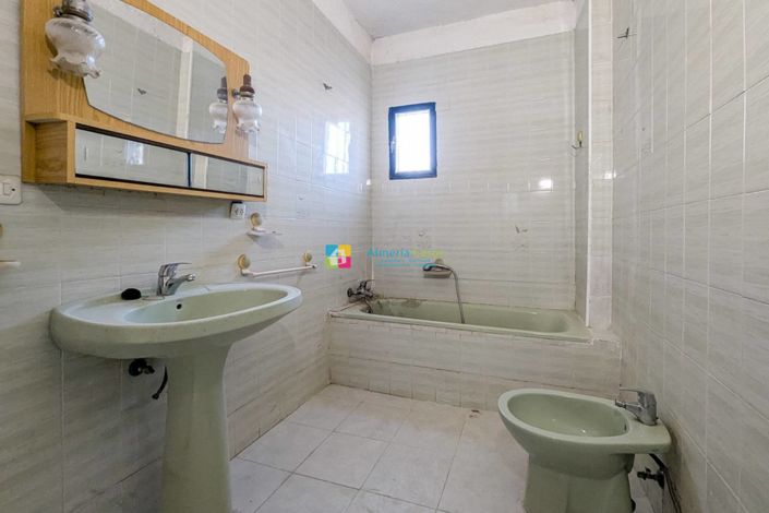 Image No.15-4 Bed Country House for sale