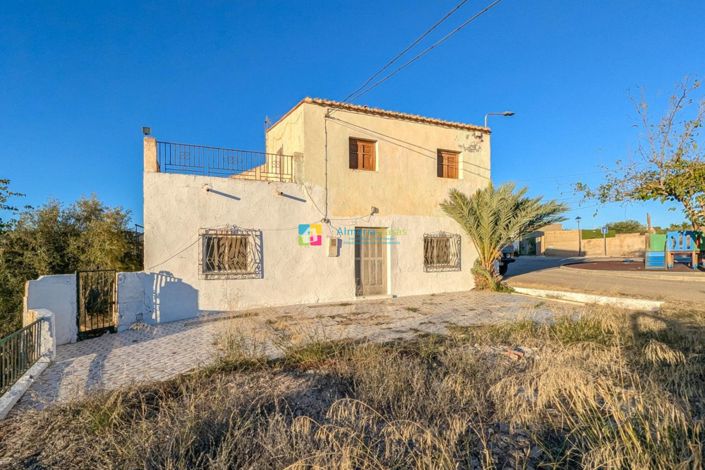 Image No.2-4 Bed Country House for sale