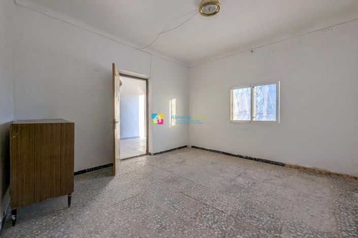 Image No.8-4 Bed Country House for sale