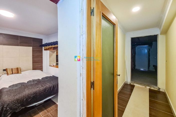 Image No.40-5 Bed Country House for sale