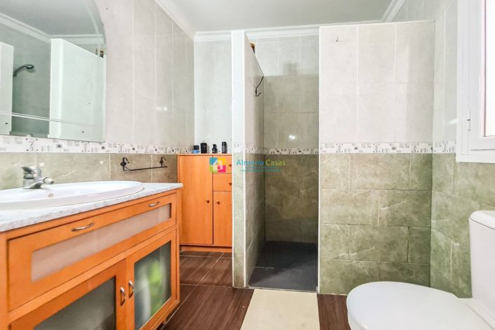 Image No.48-5 Bed Country House for sale