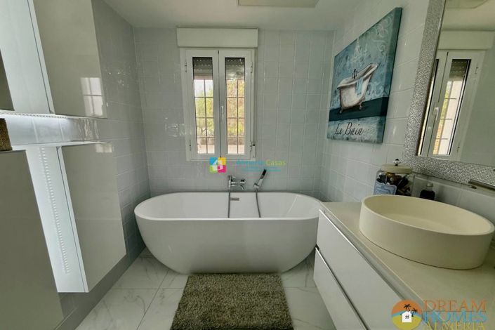 Image No.21-3 Bed Villa for sale