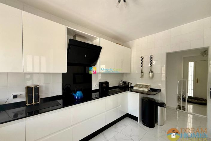 Image No.8-3 Bed Villa for sale