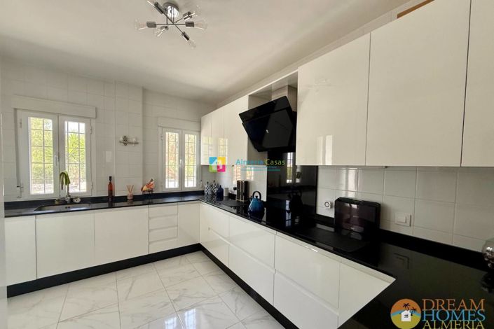Image No.9-3 Bed Villa for sale