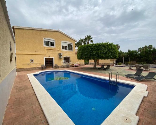 Image No.1-5 Bed Country House for sale