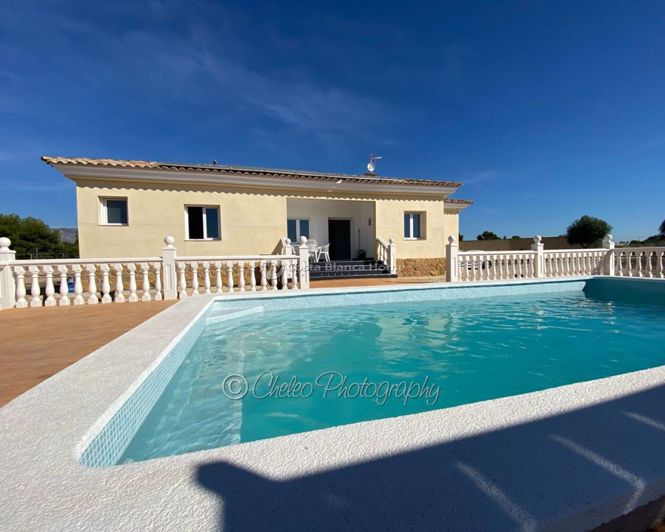 Image No.1-4 Bed Villa for sale
