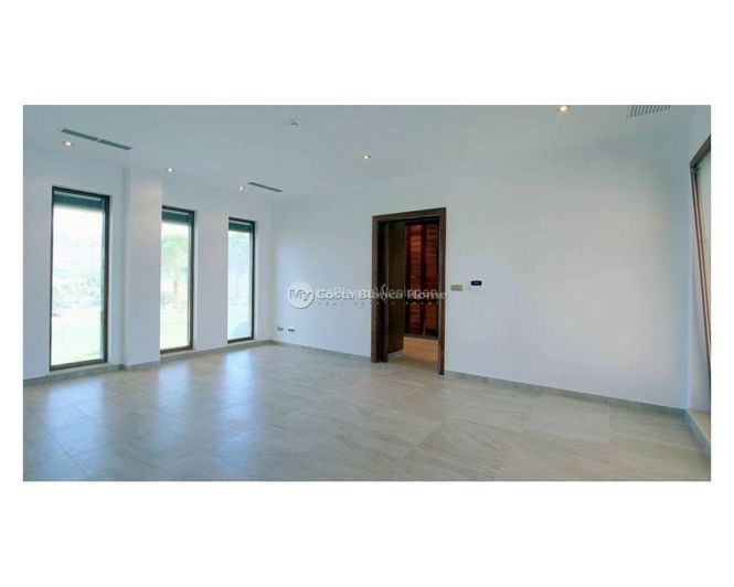 Image No.18-6 Bed Villa for sale