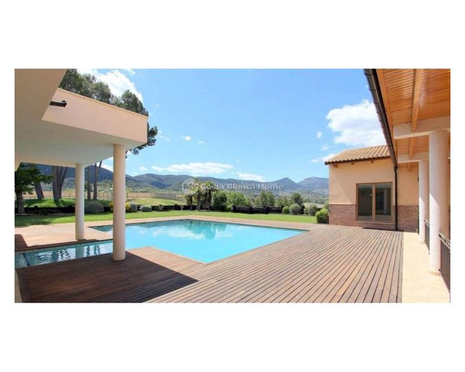 Image No.2-6 Bed Villa for sale