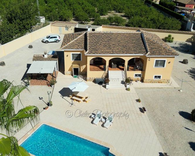 Image No.1-6 Bed Villa for sale