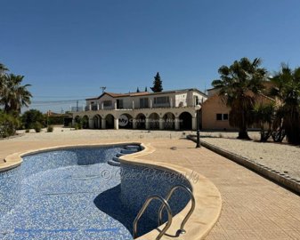 Villa de 15 chambres à vendre à Crevillente