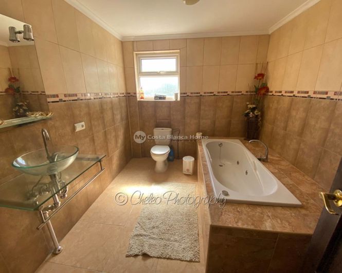 Image No.10-15 Bed Villa for sale