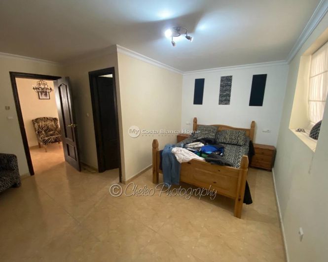 Image No.11-15 Bed Villa for sale