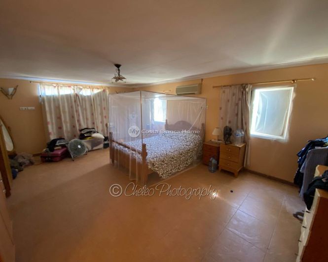 Image No.33-15 Bed Villa for sale