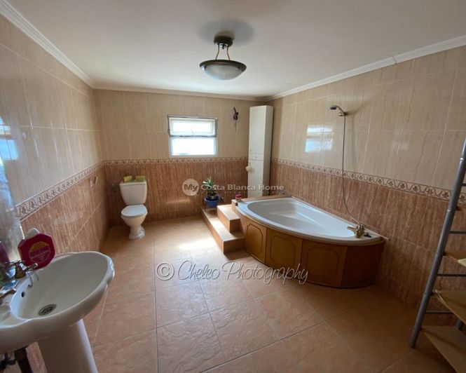 Image No.35-15 Bed Villa for sale