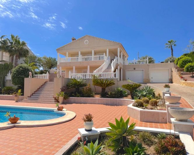 Image No.1-3 Bed Villa for sale