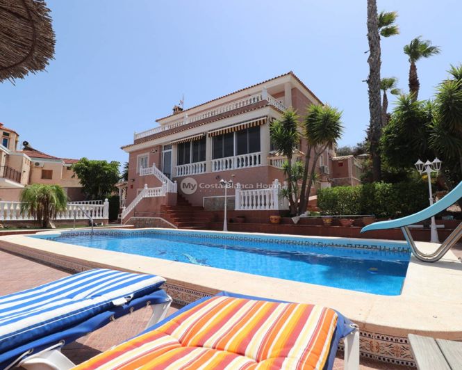 Image No.1-4 Bed Villa for sale