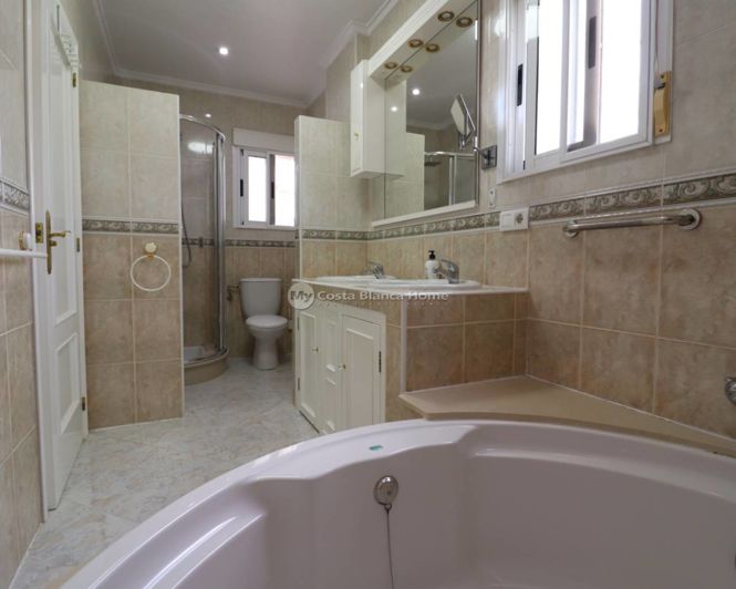 Image No.30-4 Bed Villa for sale