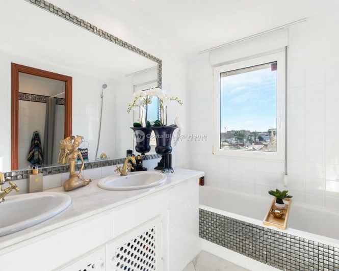 Image No.13-3 Bed Apartment for sale