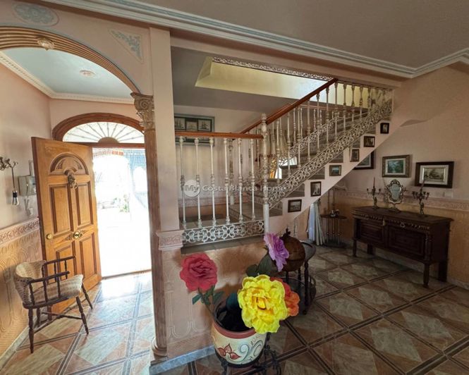 Image No.14-6 Bed Villa for sale