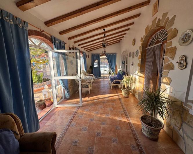 Image No.3-6 Bed Villa for sale