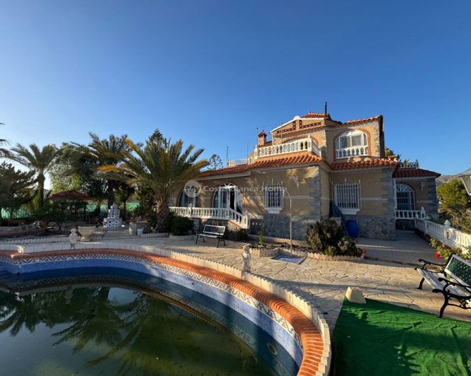 Image No.33-6 Bed Villa for sale