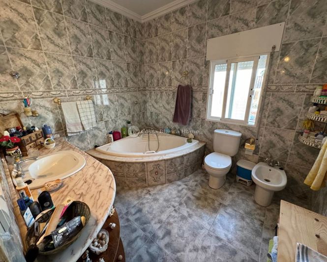 Image No.6-6 Bed Villa for sale