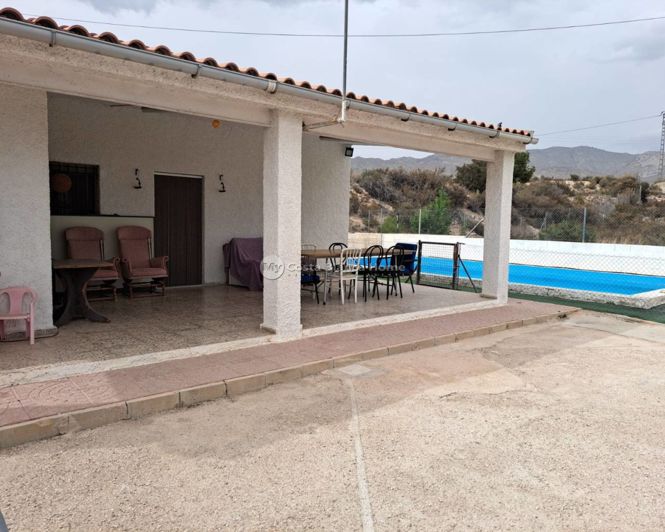Image No.1-4 Bed Country House for sale