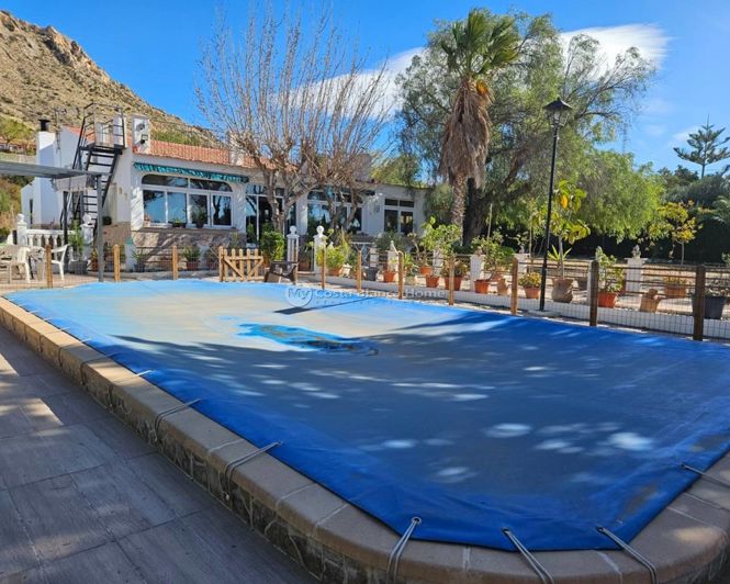 Image No.1-4 Bed Country House for sale