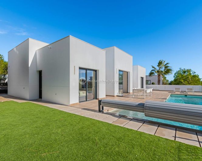 Image No.1-4 Bed Villa for sale