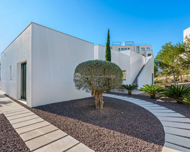 Image No.10-4 Bed Villa for sale