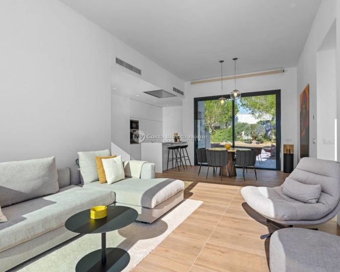 Image No.18-4 Bed Villa for sale