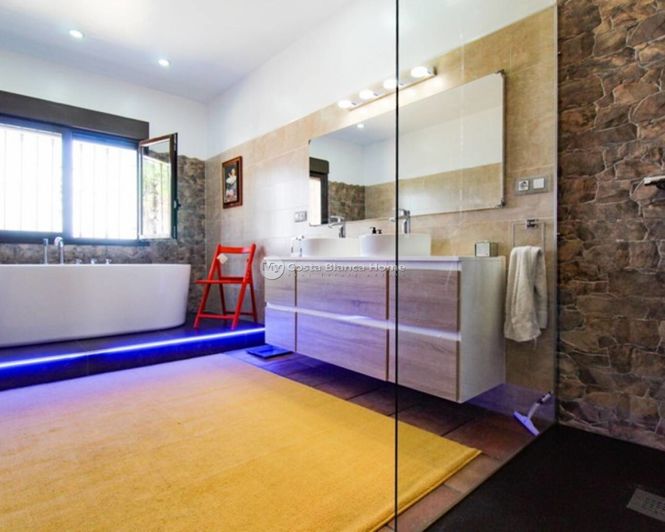 Image No.14-4 Bed Villa for sale