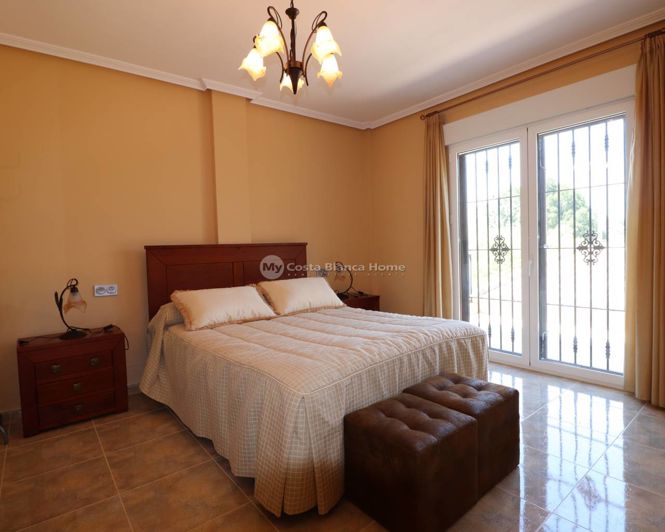 Image No.11-3 Bed Country House for sale