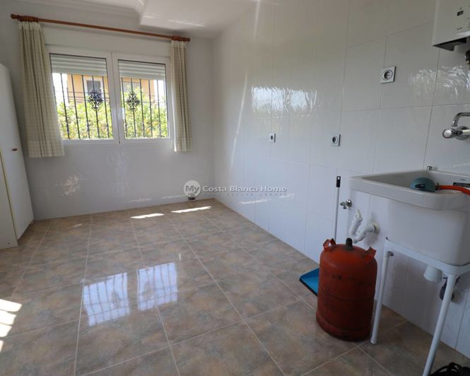 Image No.14-3 Bed Country House for sale