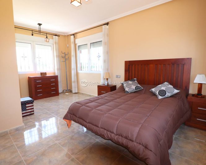 Image No.9-3 Bed Country House for sale